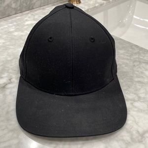 Lululemon black snapback hat